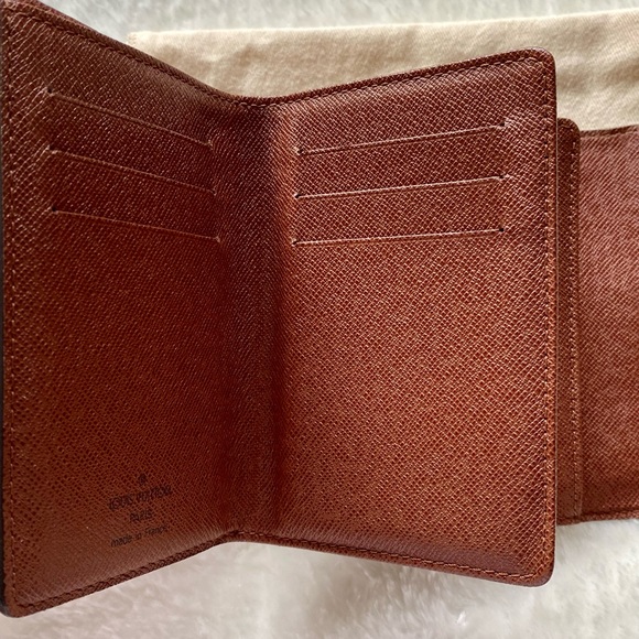 Authentic Louis Vuitton medium compact wallet - Picture 5 of 8